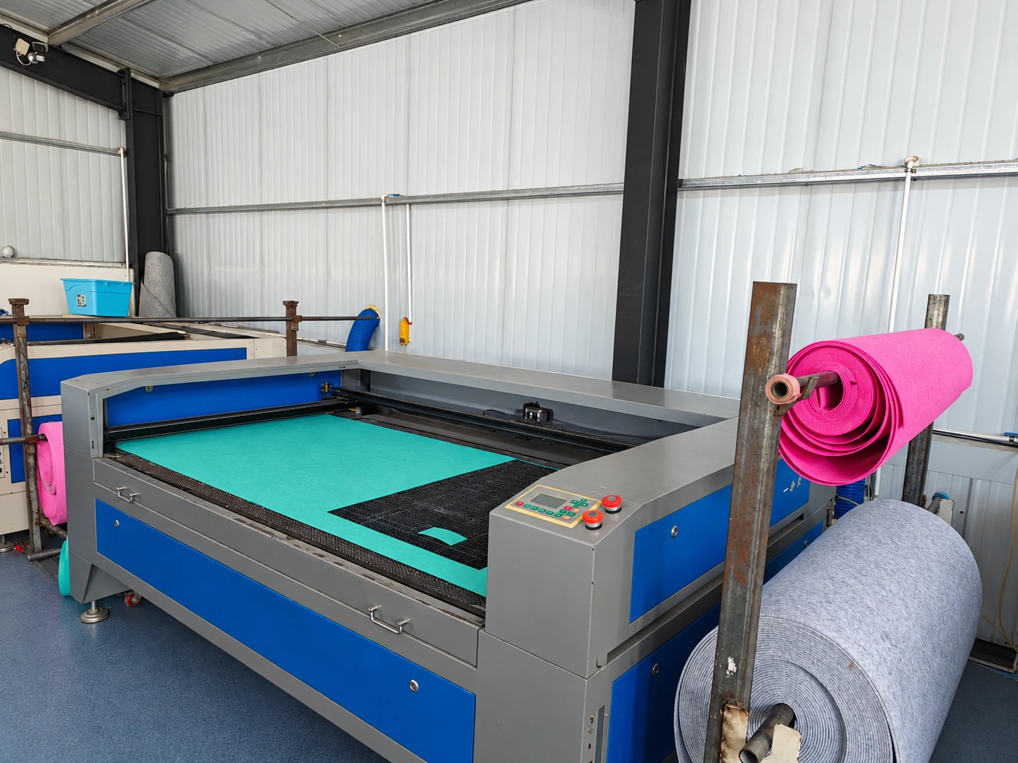 Cutting equipment with felt rolls beside the work area